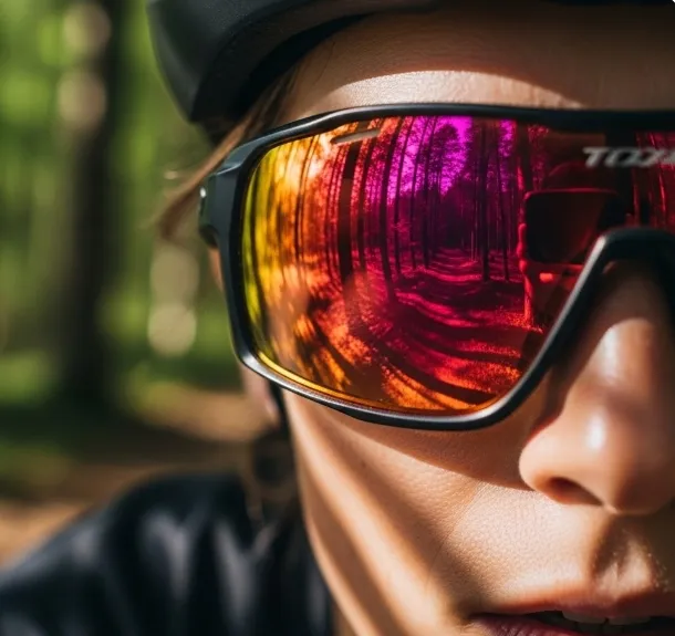 Рожеві та червоні лінзи